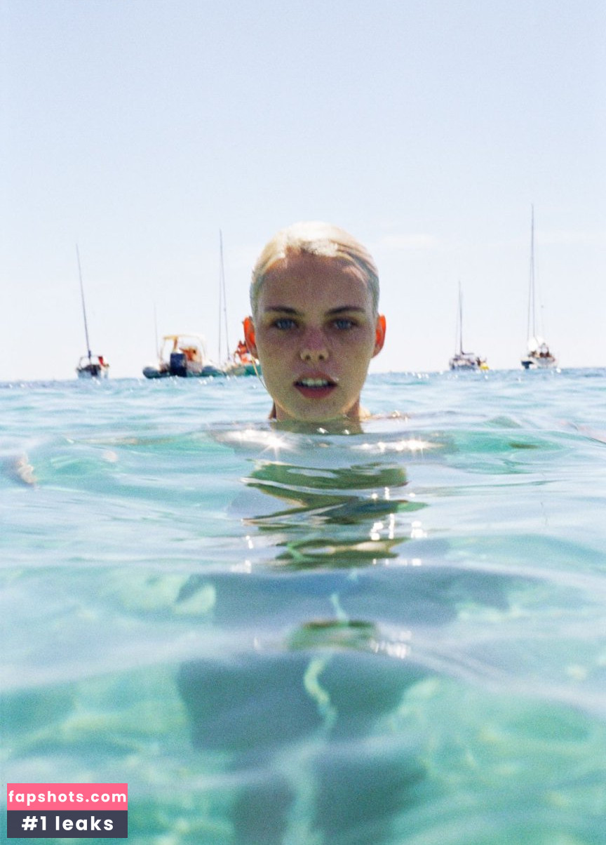 Julia Almendra gallery photo #28