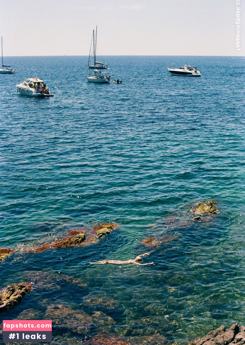 Julia Almendra gallery photo #29