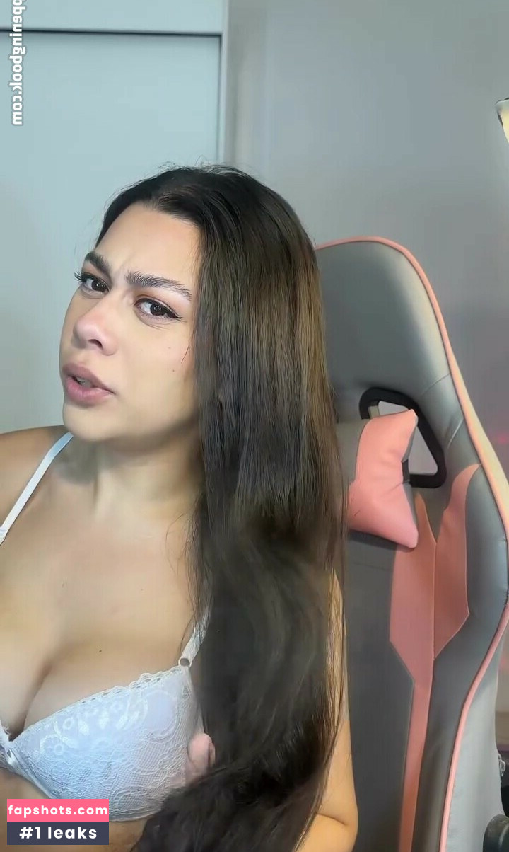 Julia Alvarenga gallery photo #11