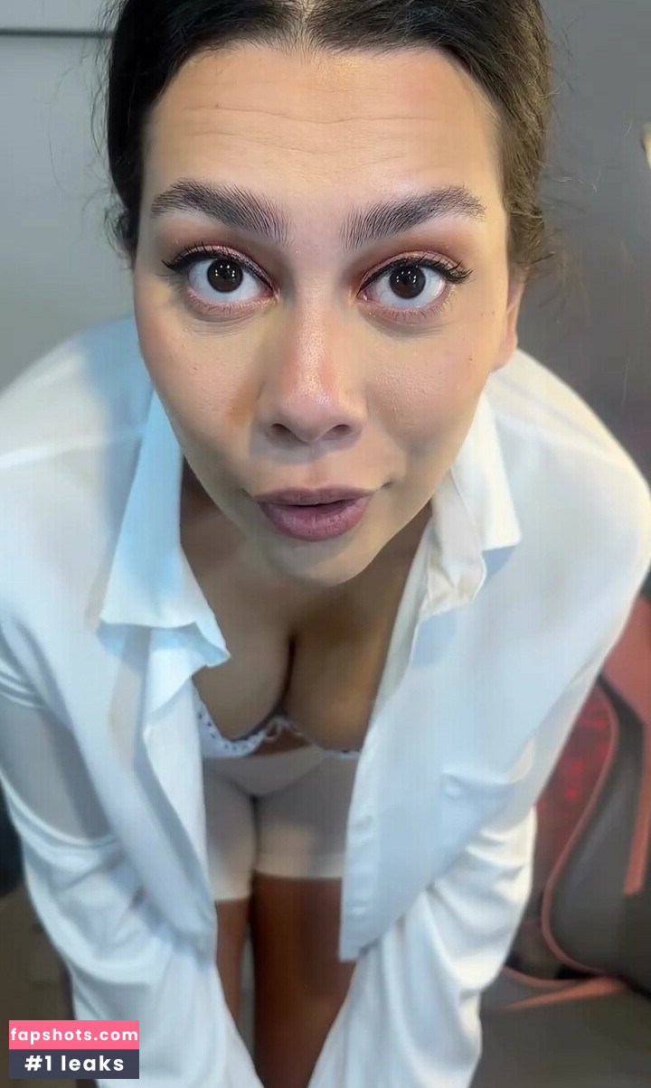 Julia Alvarenga gallery photo #12