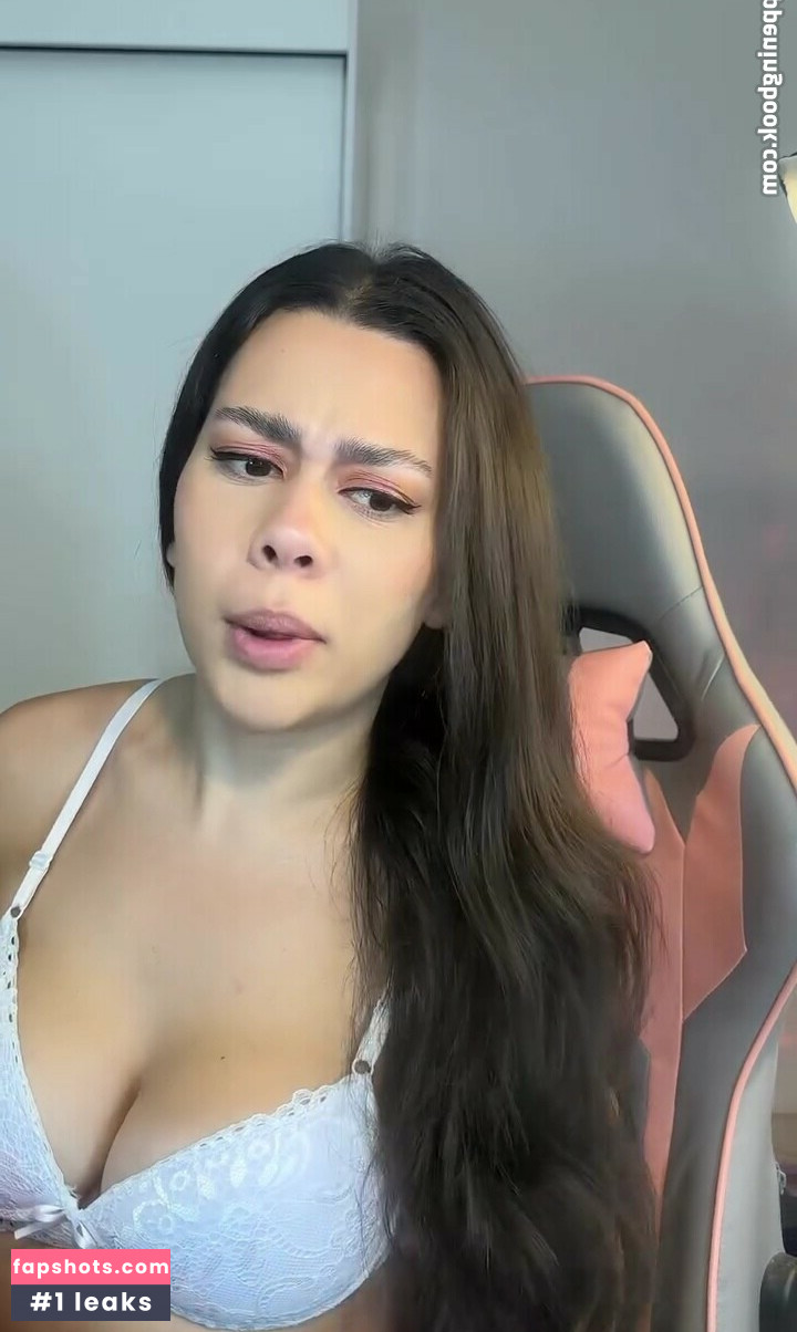 Julia Alvarenga gallery photo #14