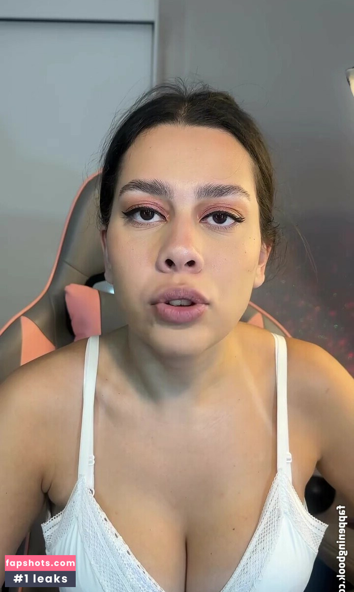 Julia Alvarenga gallery photo #15