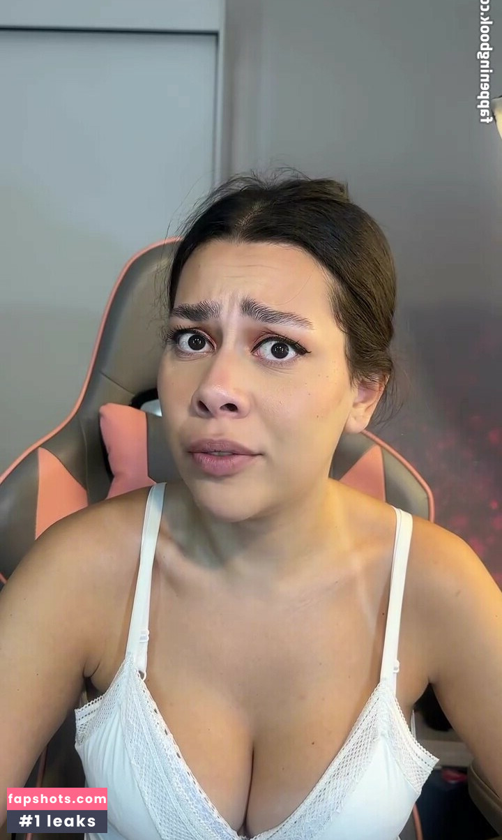 Julia Alvarenga gallery photo #19