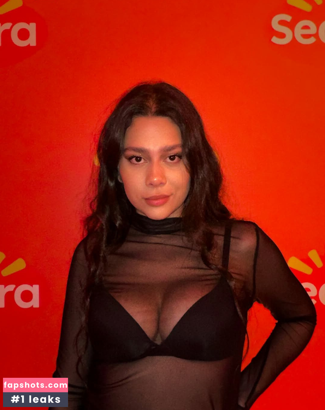 Julia Alvarenga gallery photo #21