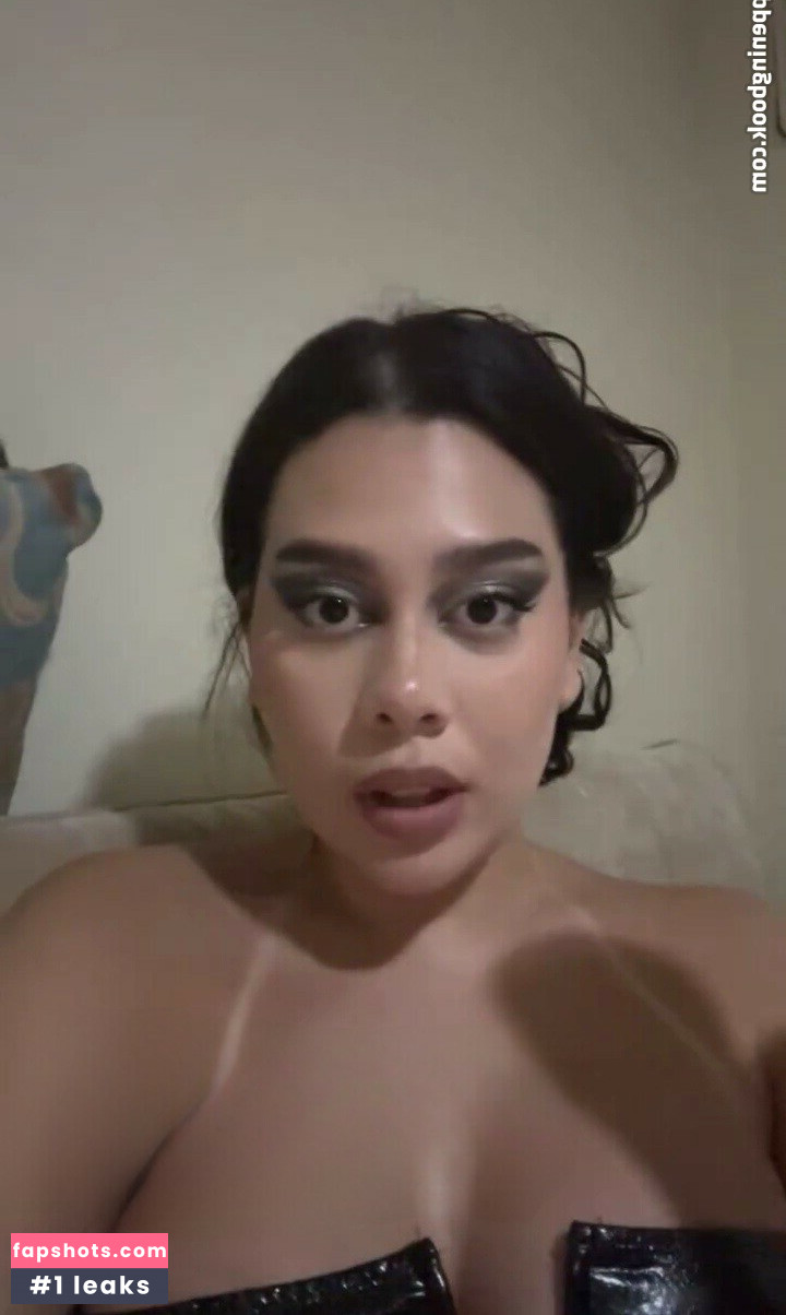 Julia Alvarenga gallery photo #32