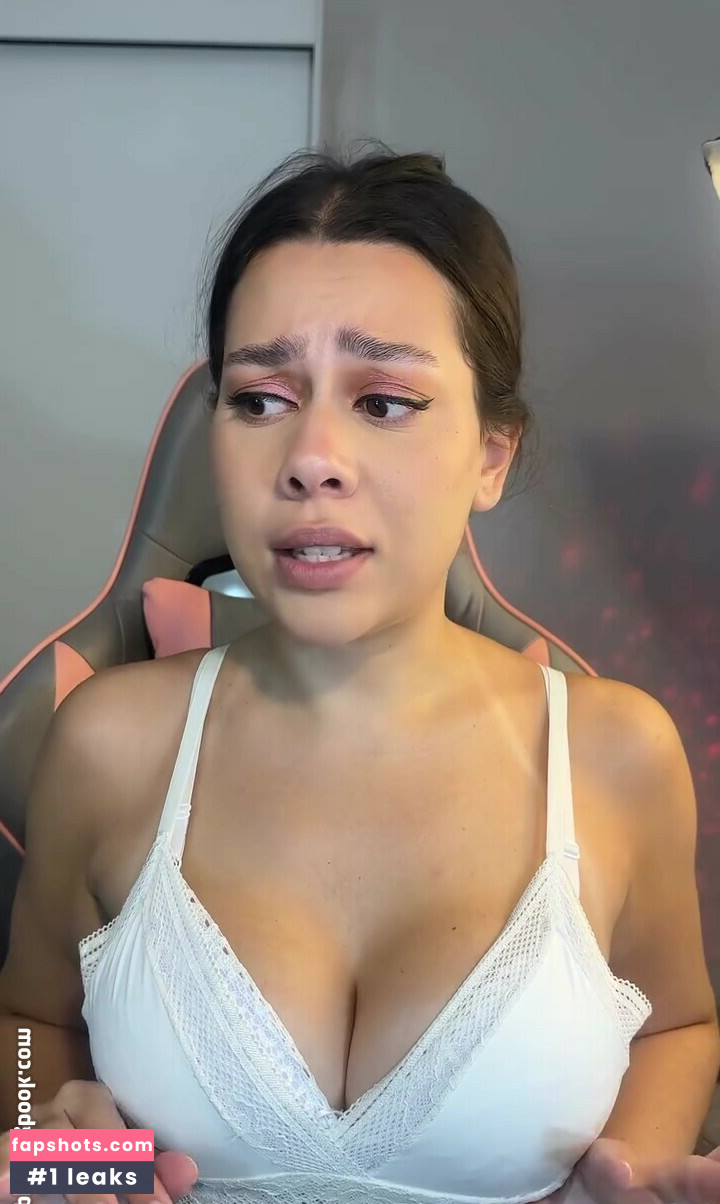 Julia Alvarenga gallery photo #5