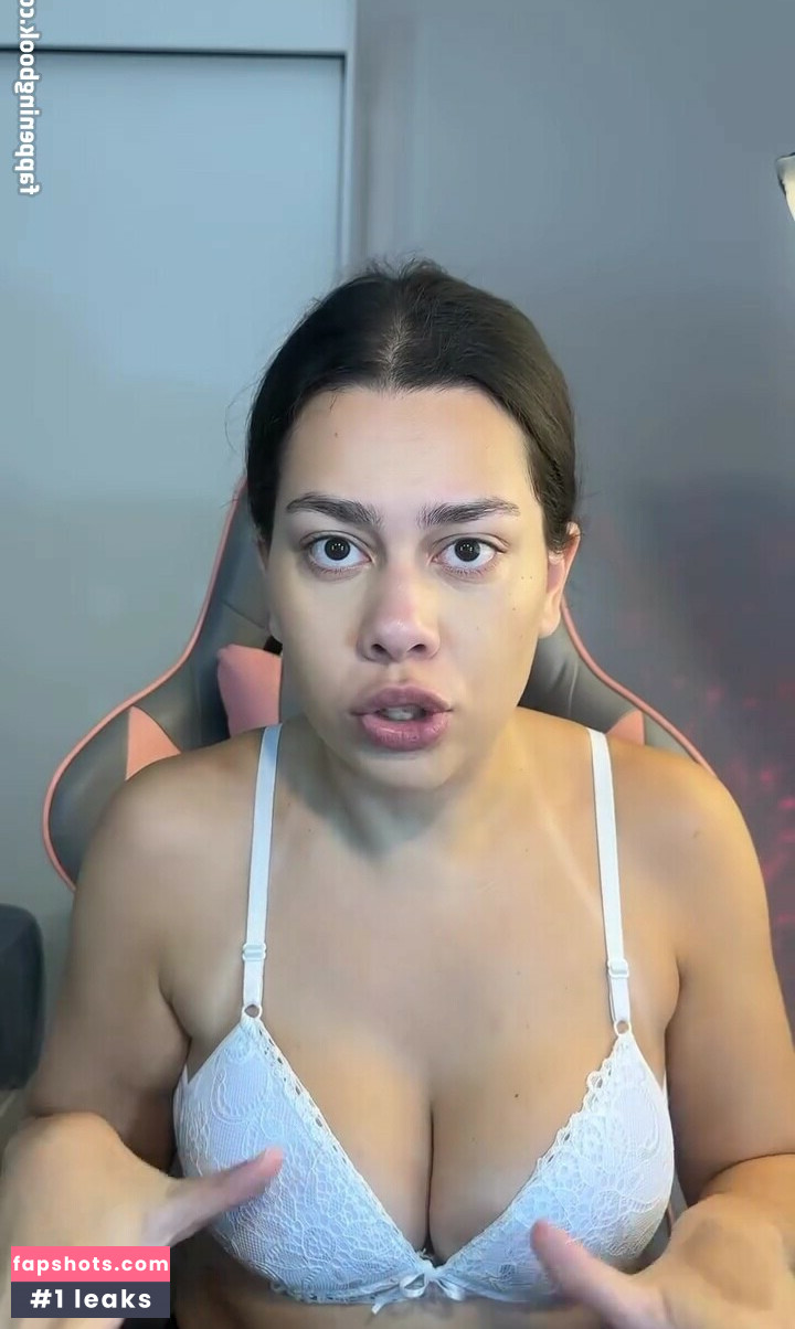 Julia Alvarenga gallery photo #7