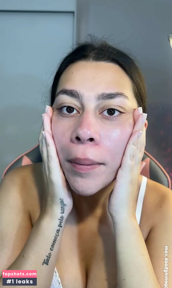 Julia Alvarenga gallery photo #9