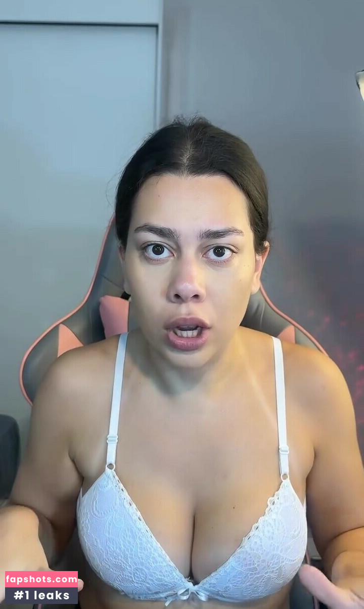 Julia Alvarenga gallery photo #10