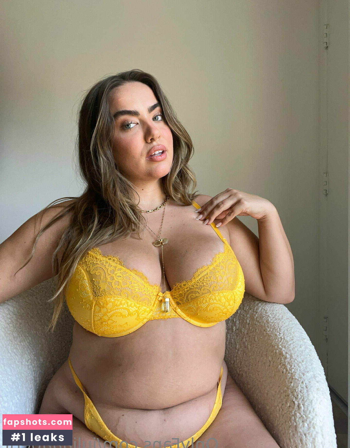 Julia Berit gallery photo #33