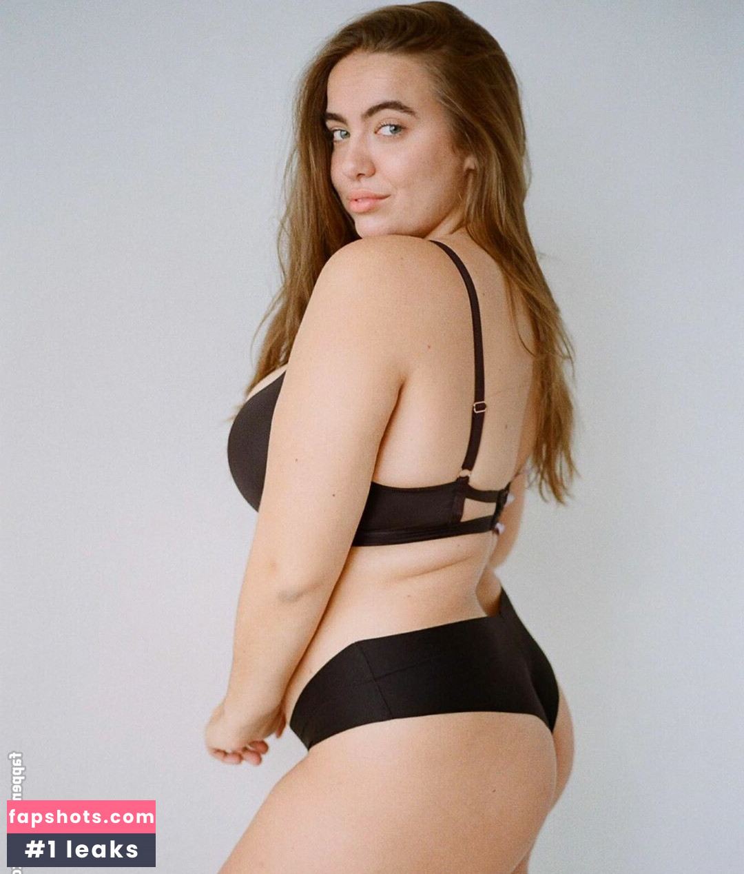 Julia Berit gallery photo #6