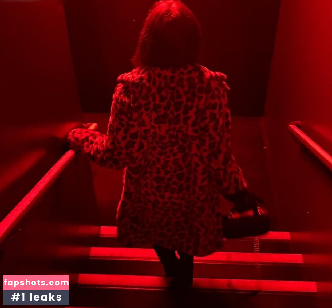 Julia Bond gallery photo #25