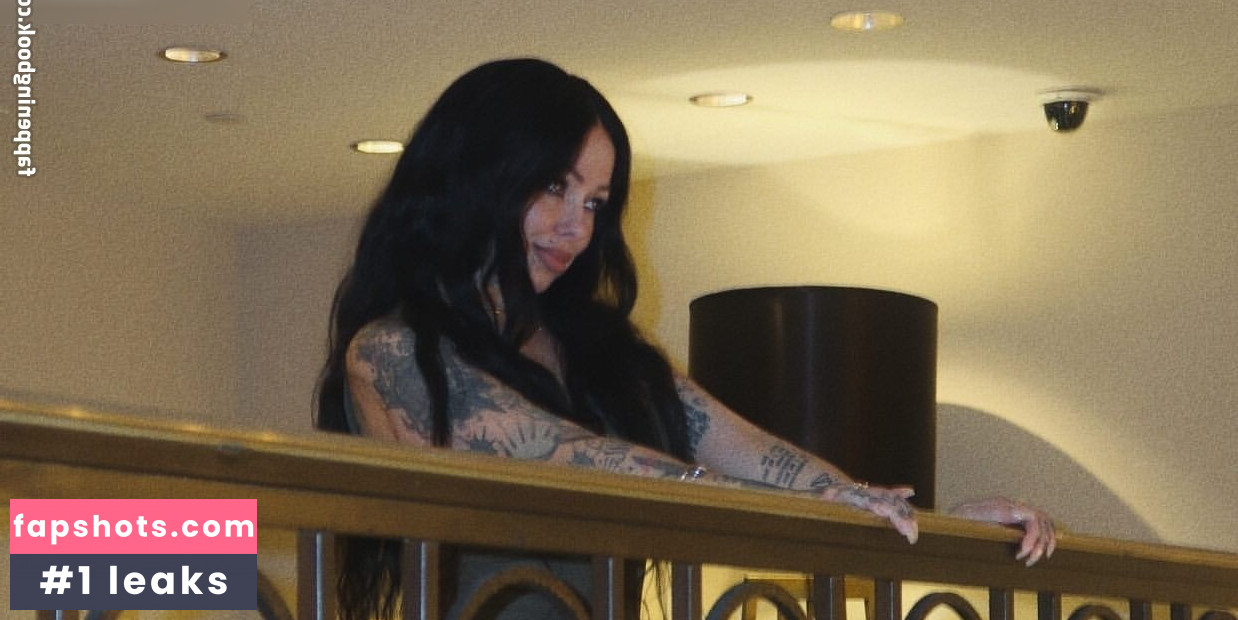 Julia Bond gallery photo #27