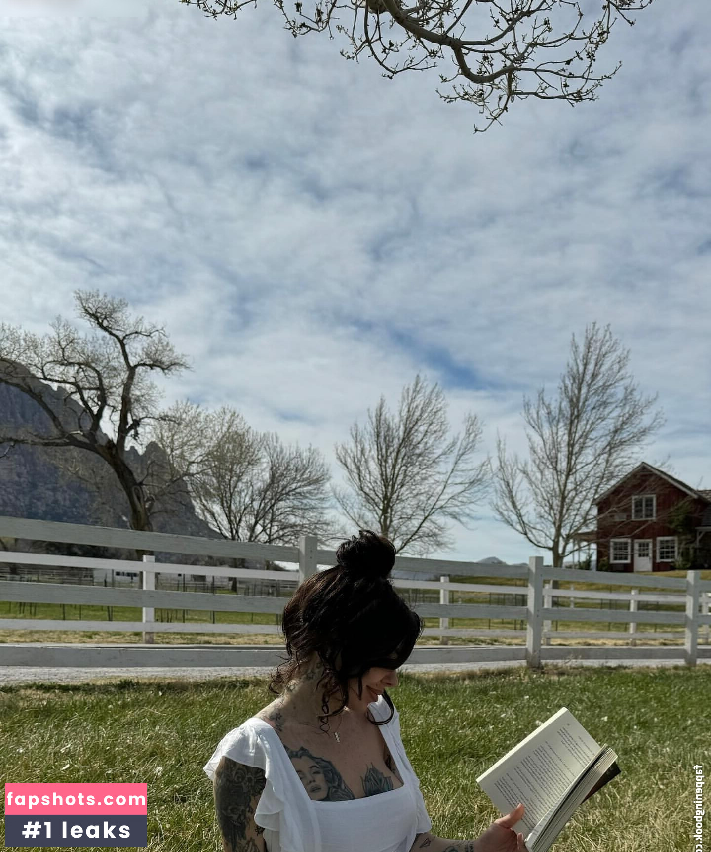 Julia Bond gallery photo #30