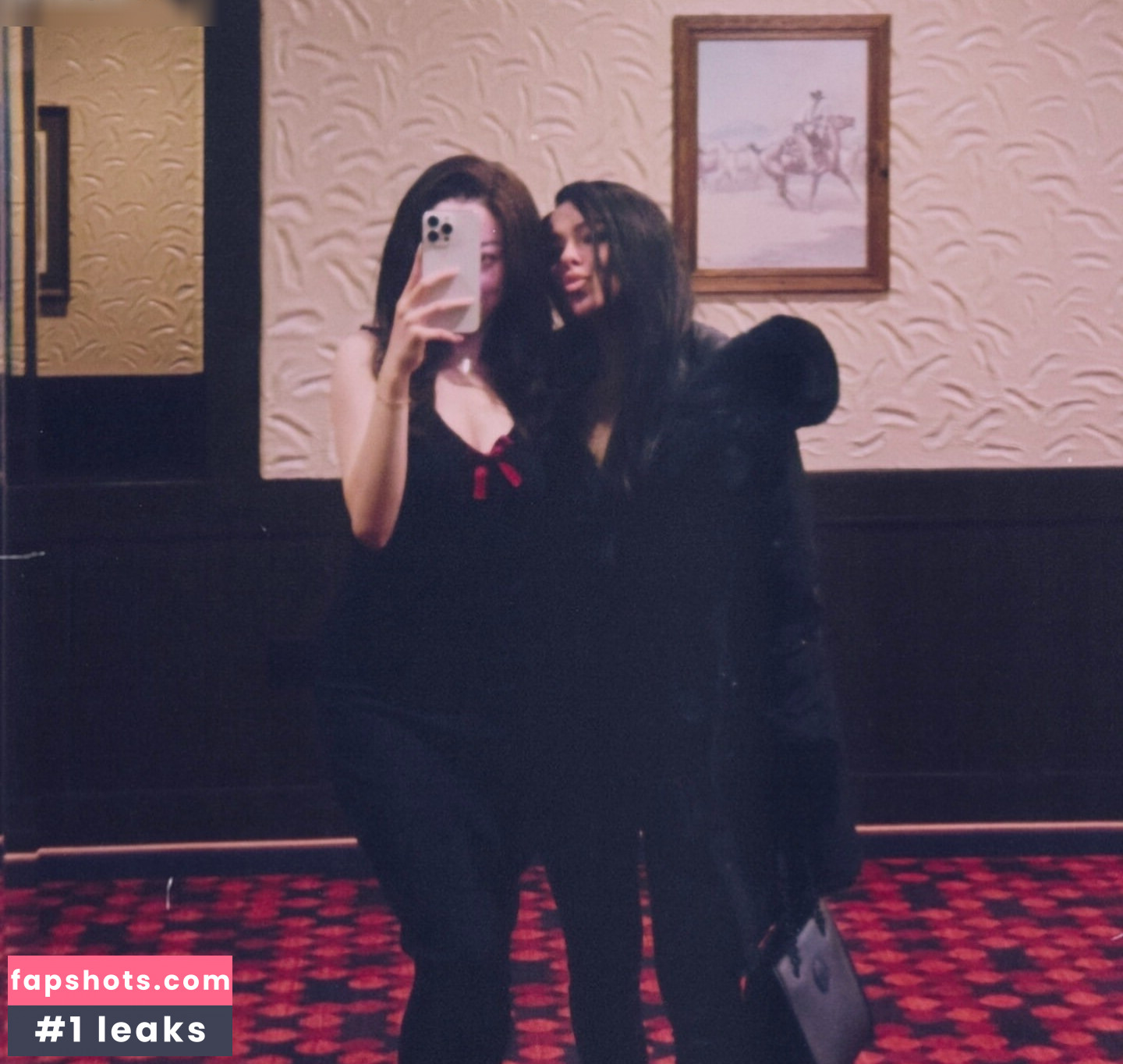 Julia Bond gallery photo #38