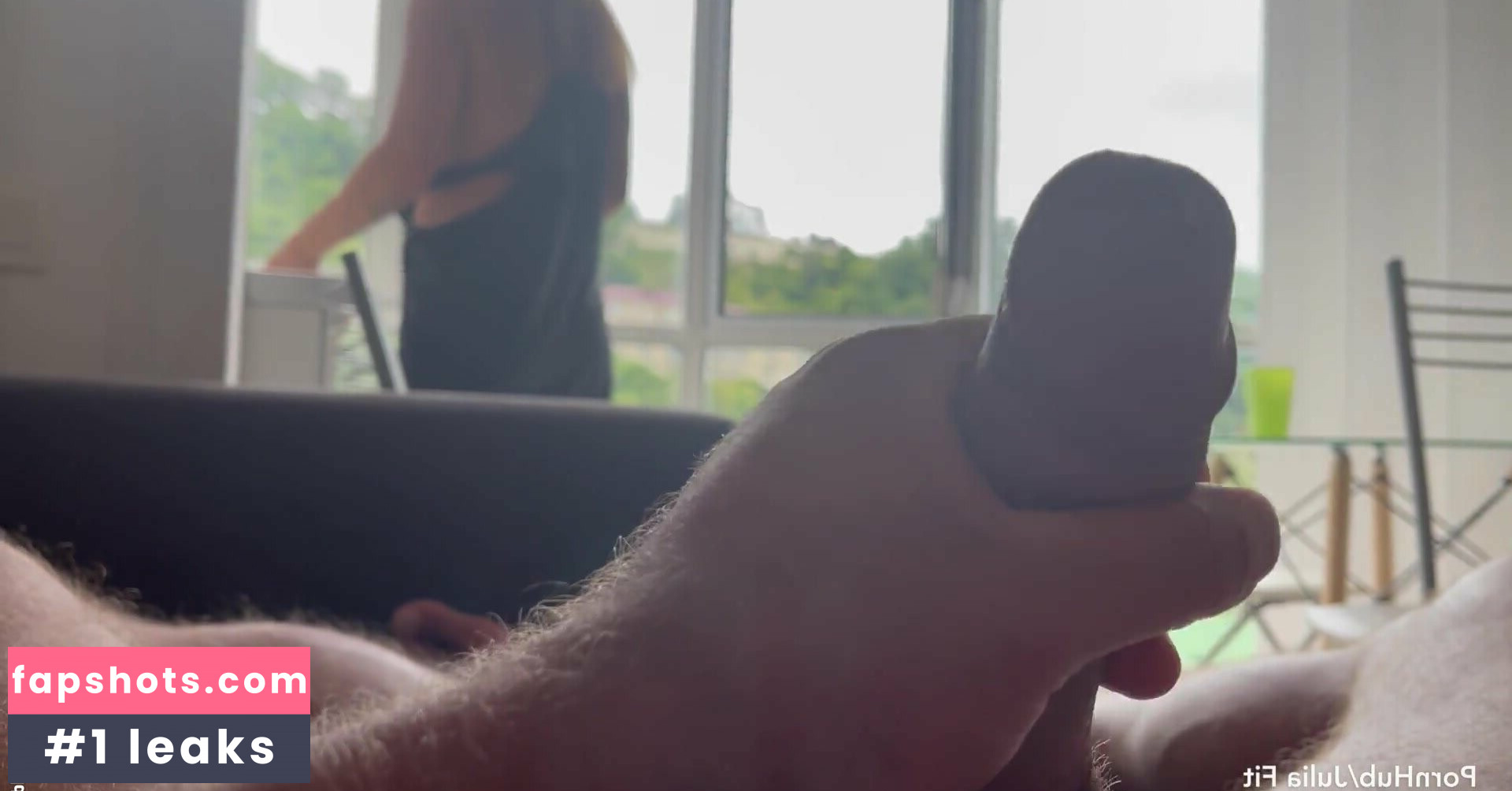 Julia Cleaning gallery photo #4