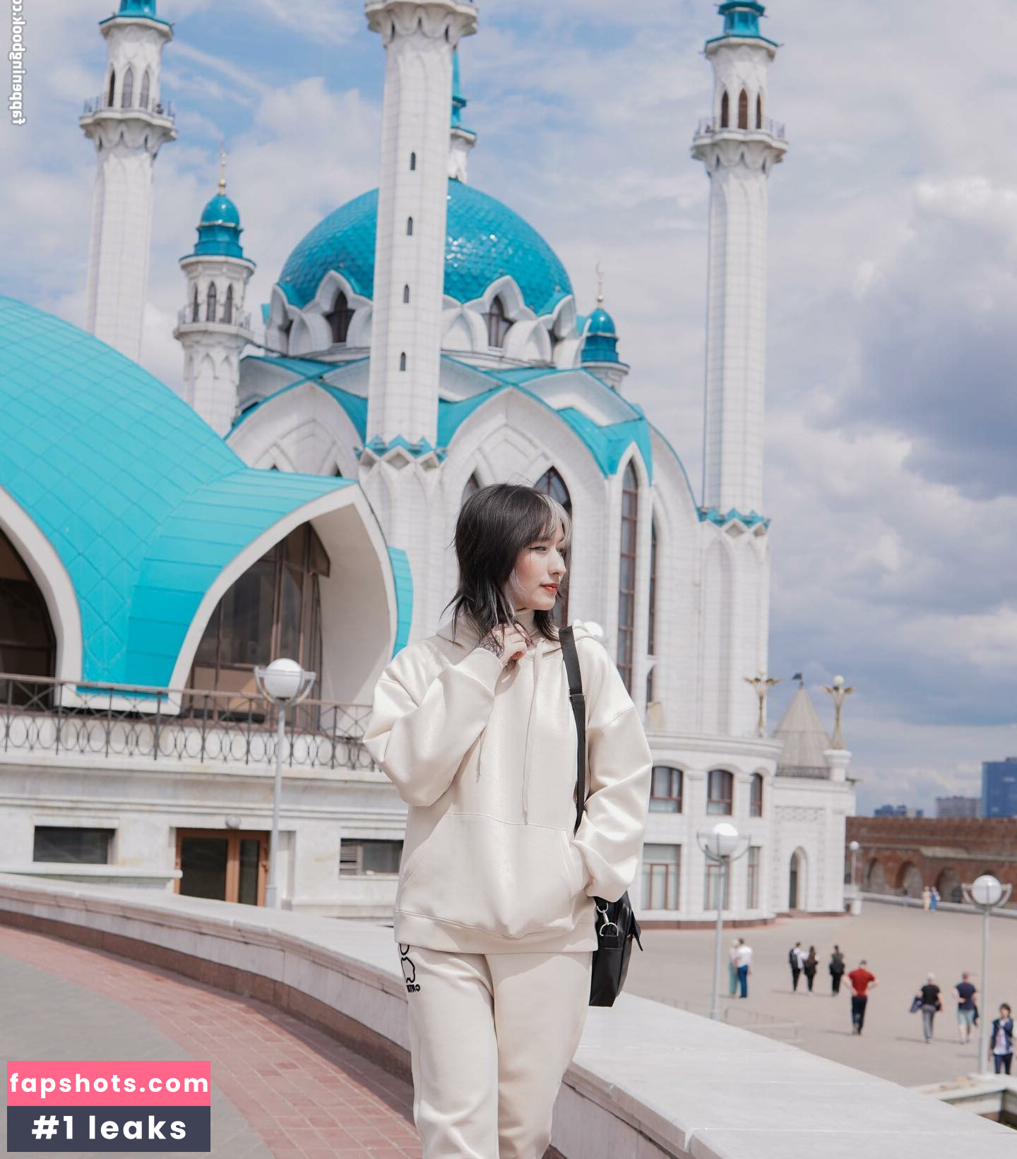 Julia Cristina gallery photo #15