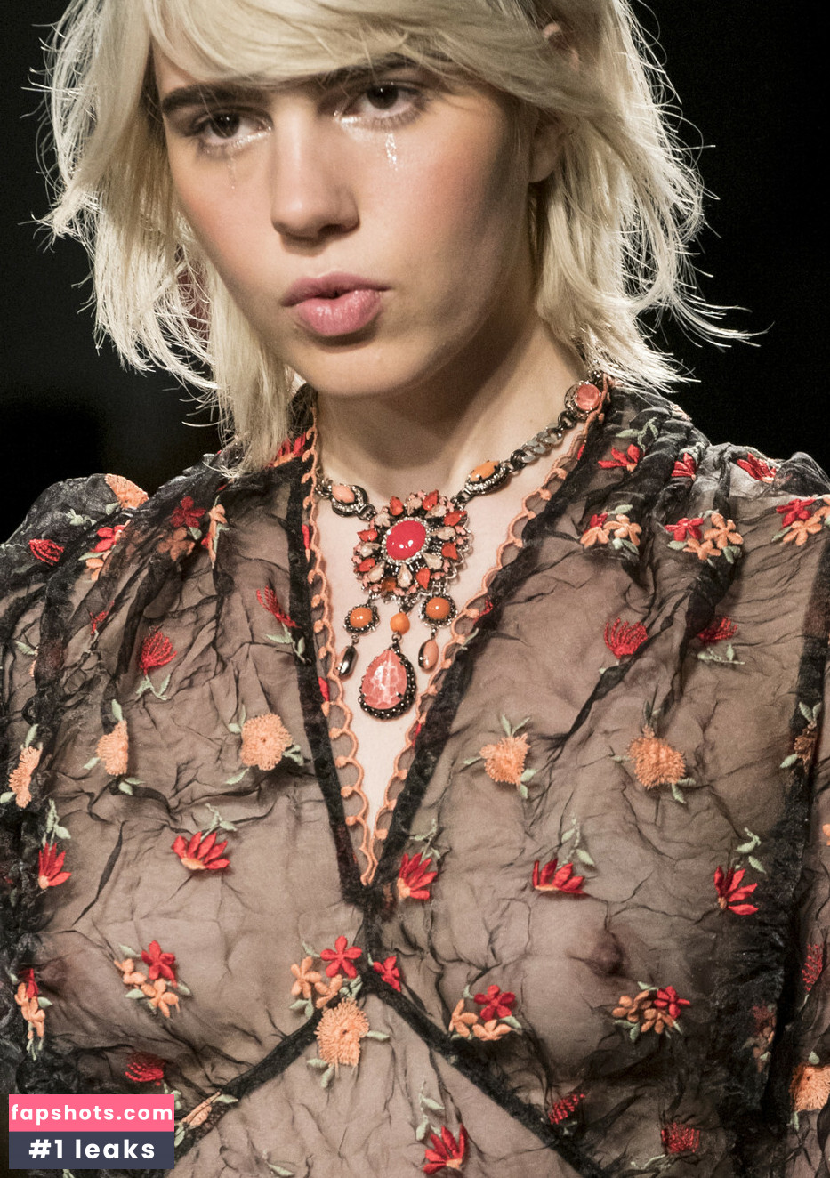 Julia Cumming gallery photo #12