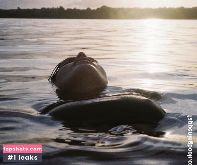 Julia Dalavia Filtración Desnuda OnlyFans Foto #19 - Fapshots