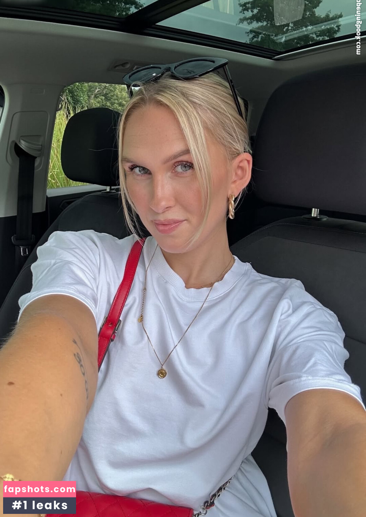 Julia Dröge gallery photo #25