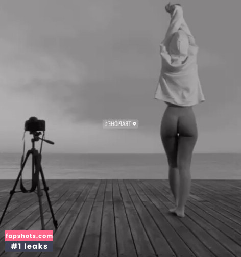 Julia Fabra gallery photo #4