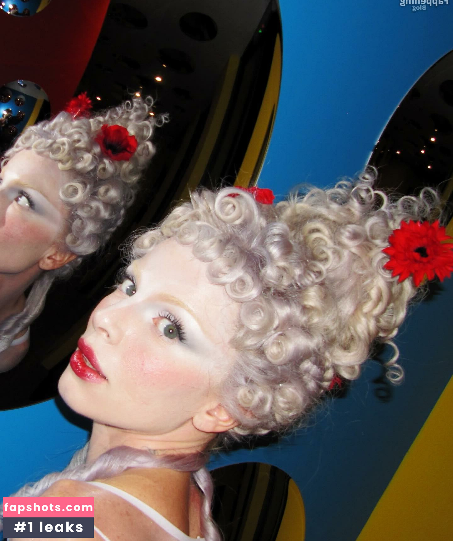 Julia Fox gallery photo #111