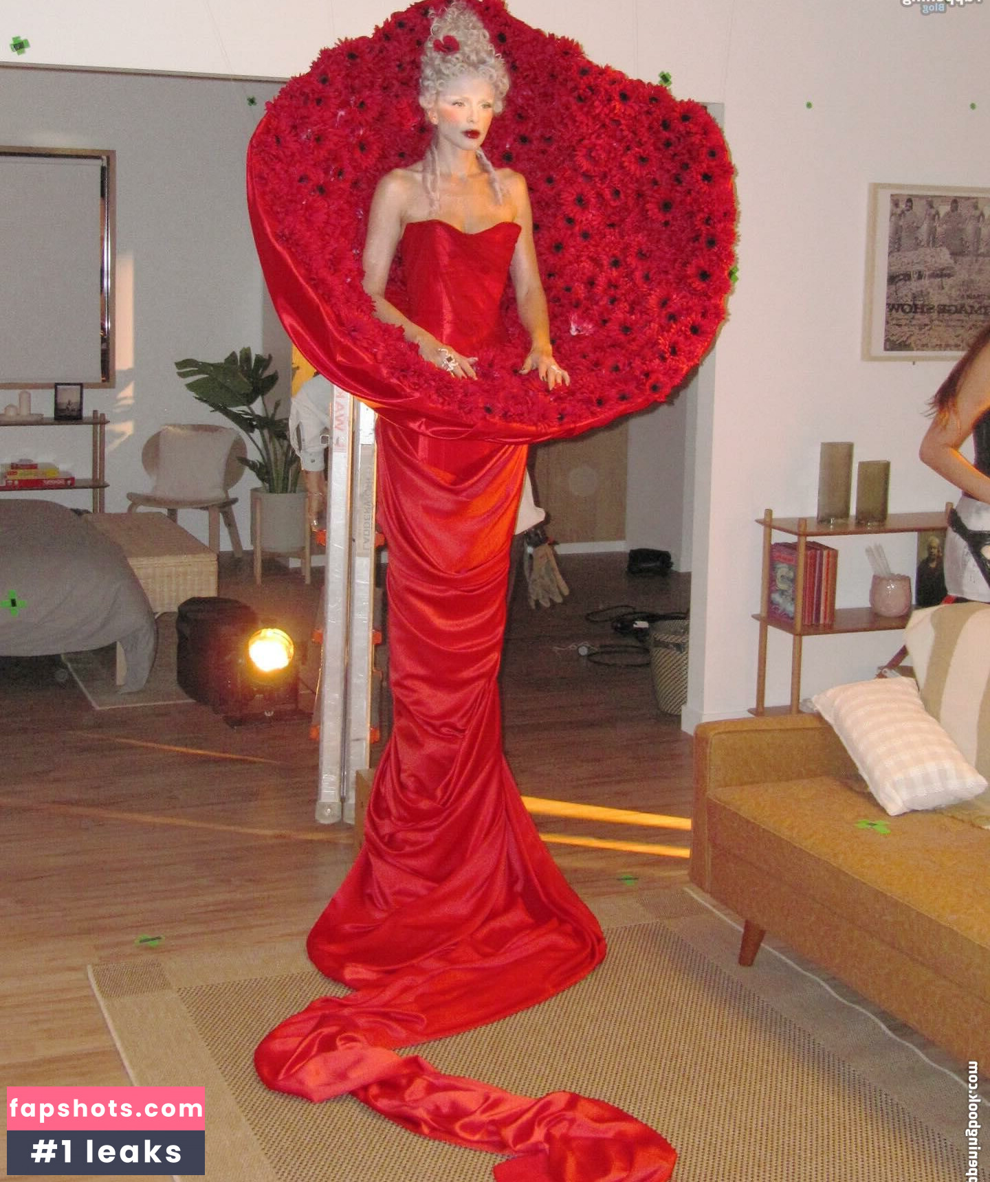 Julia Fox gallery photo #112