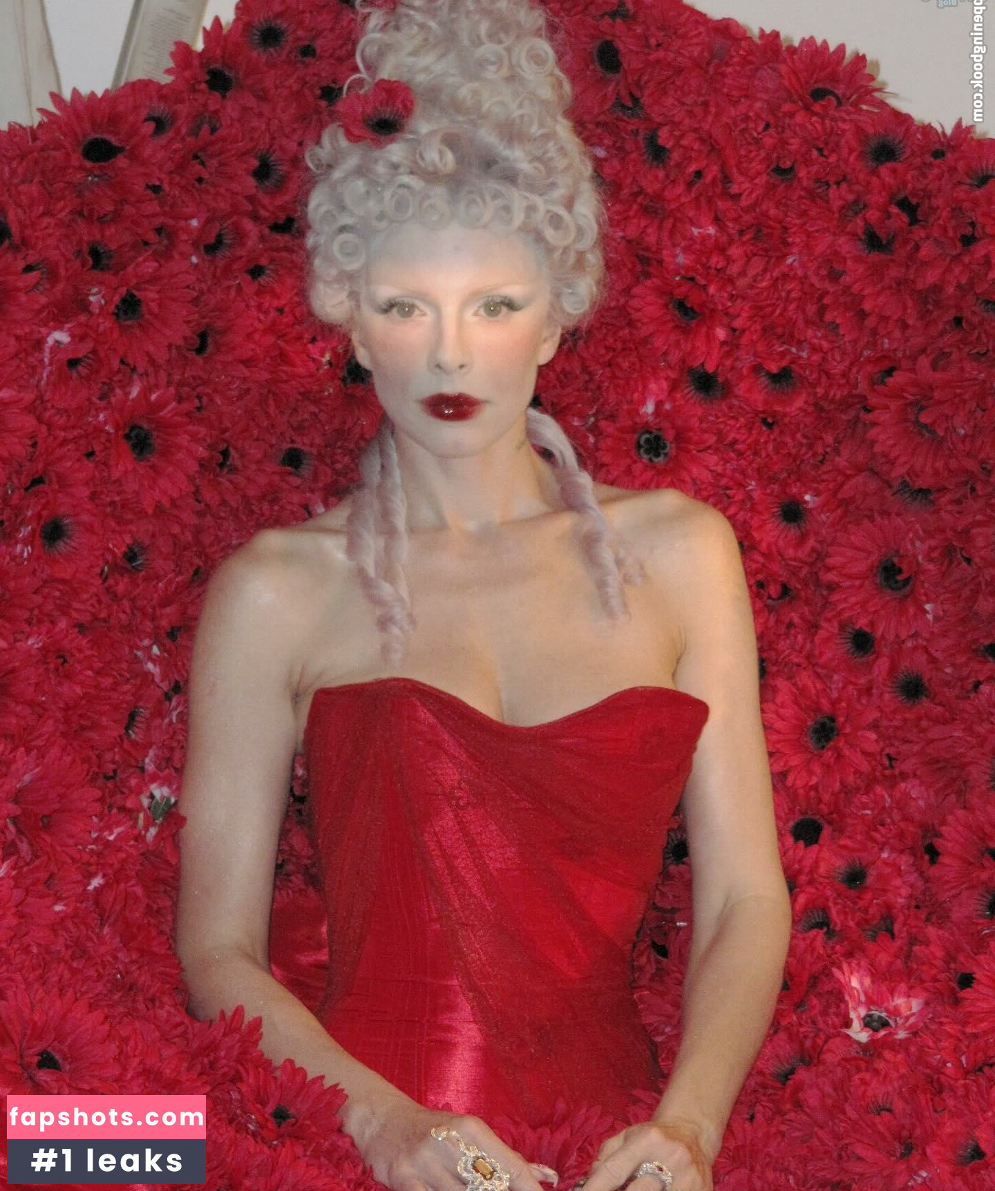 Julia Fox gallery photo #116