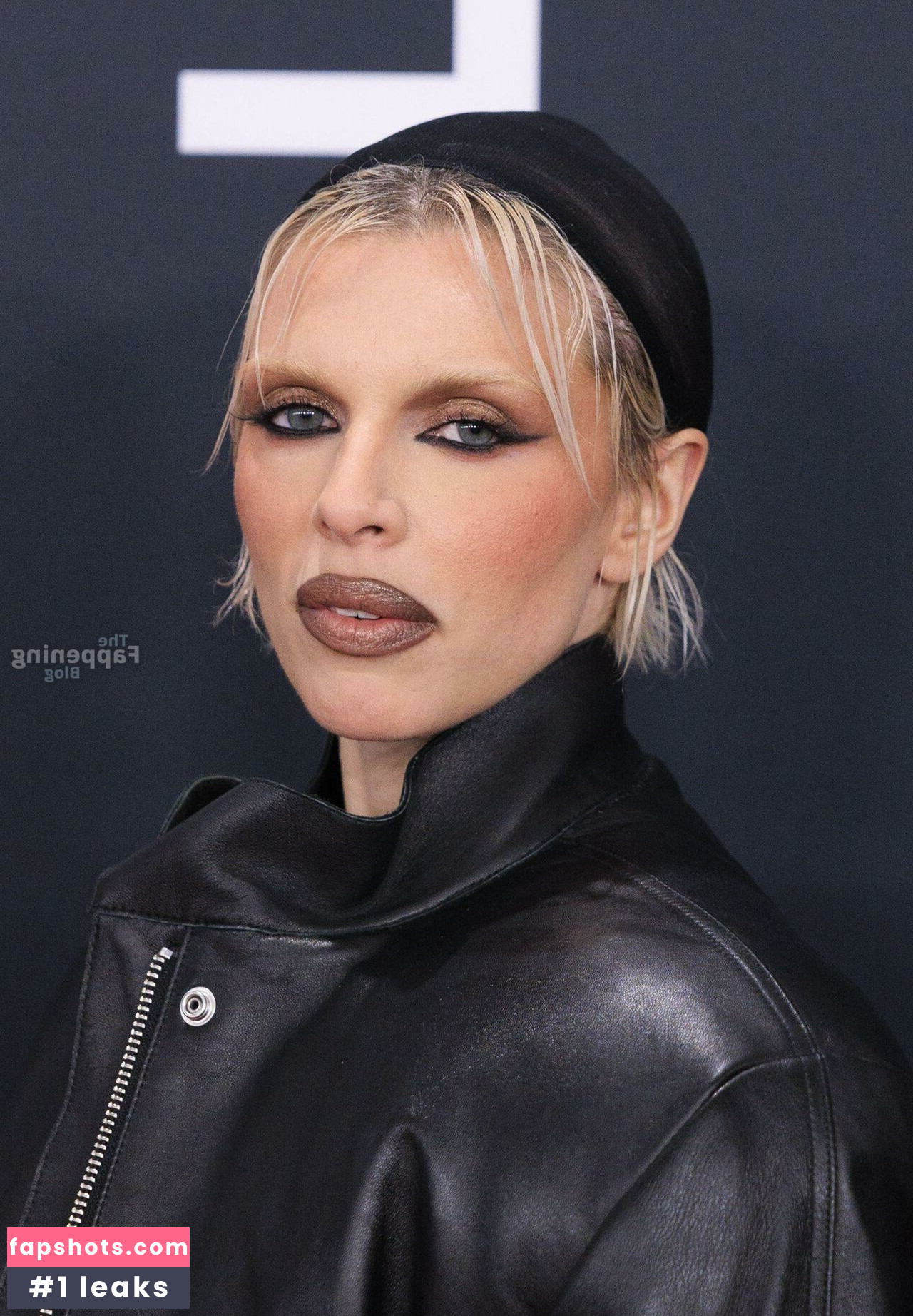 Julia Fox gallery photo #58