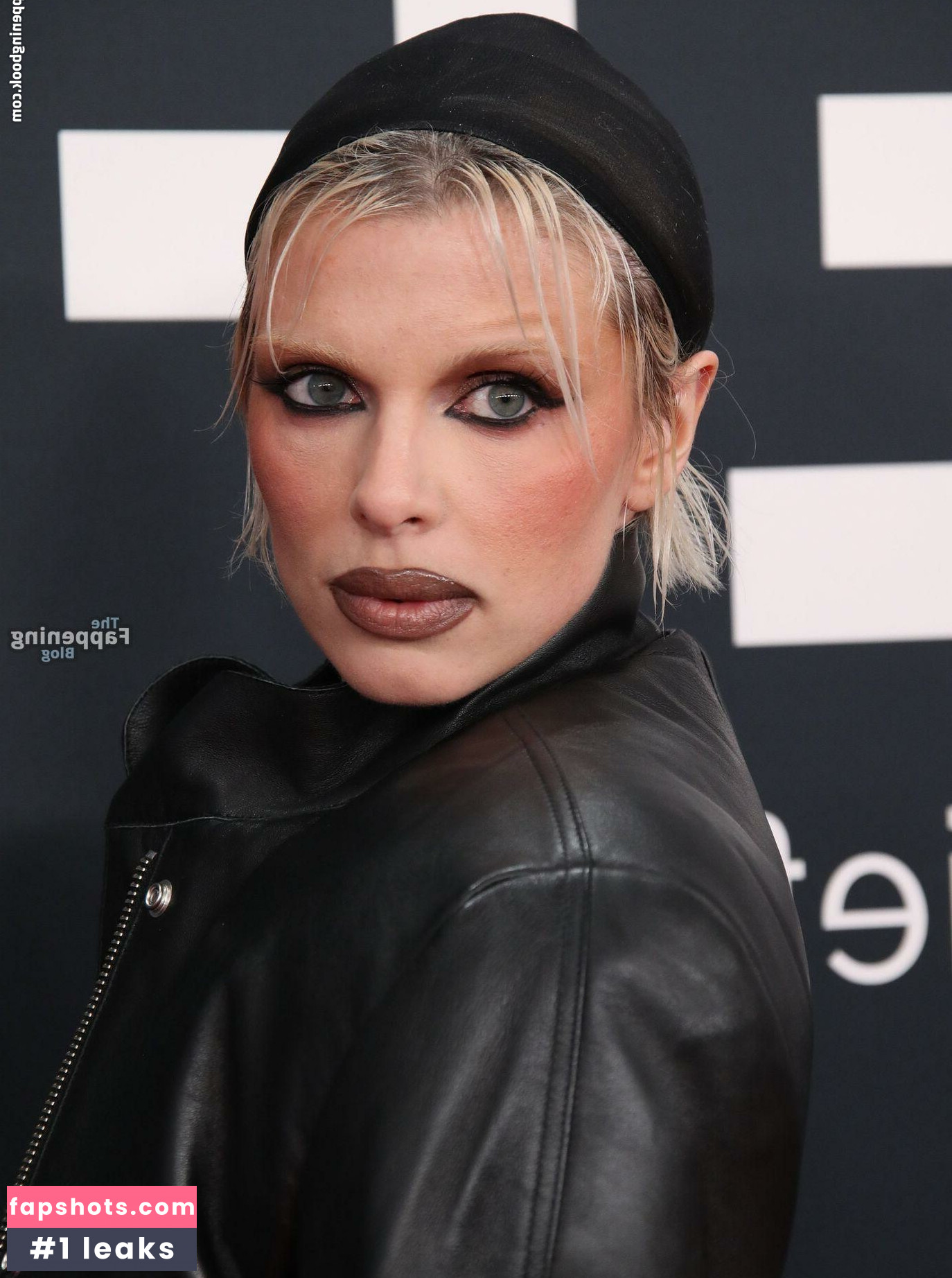 Julia Fox gallery photo #60