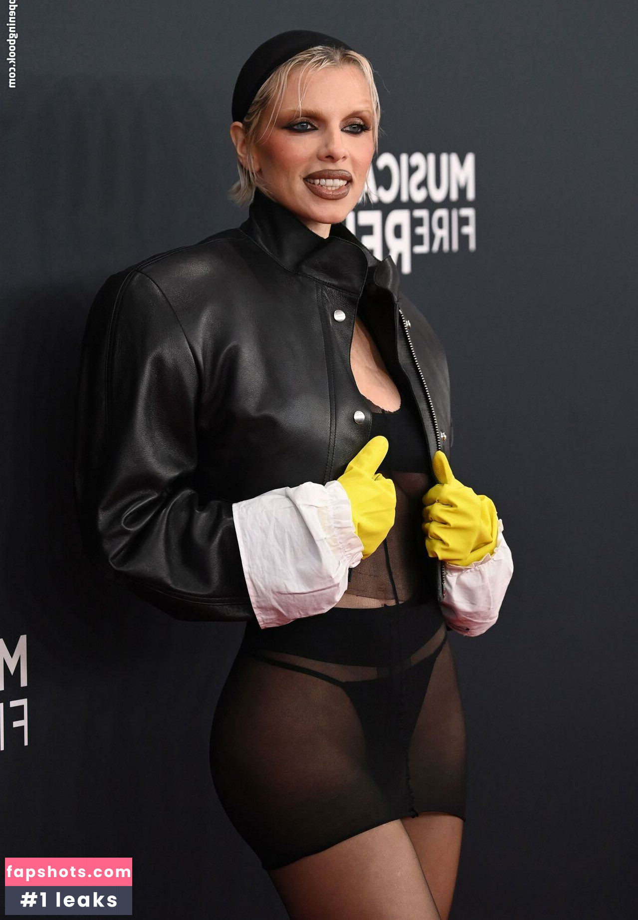 Julia Fox gallery photo #66