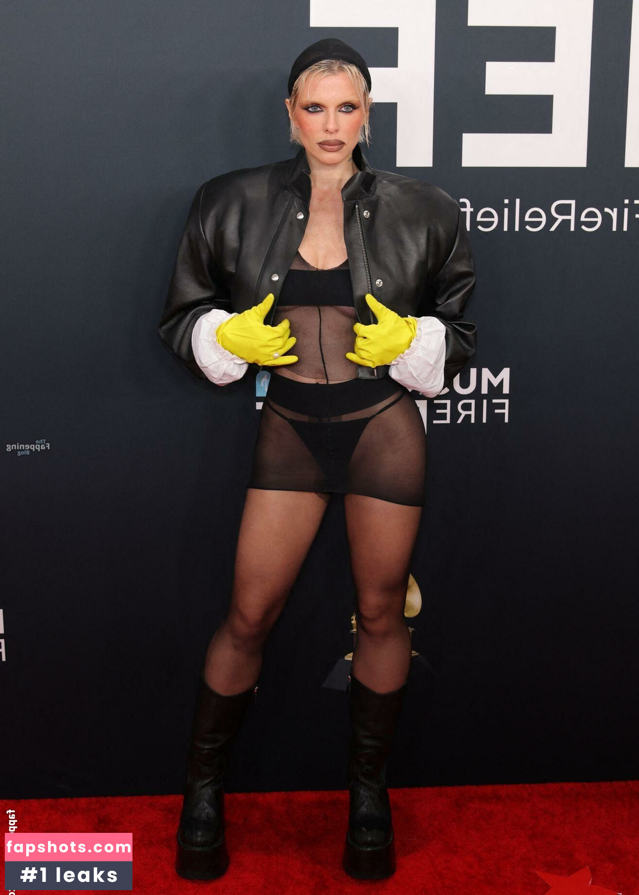 Julia Fox gallery photo #81