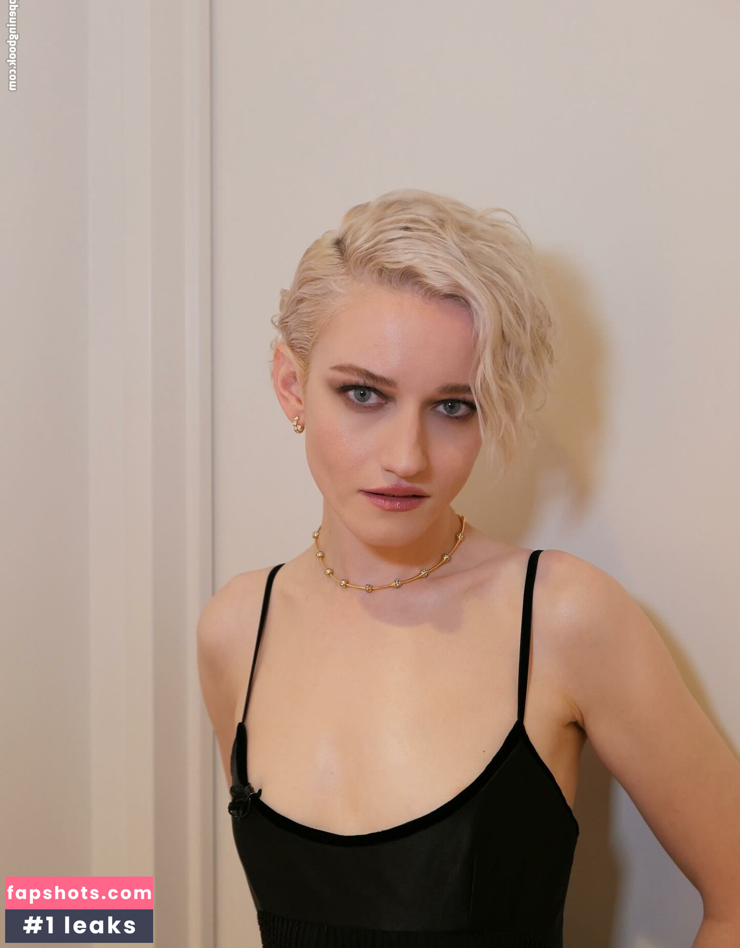 Julia Garner Filtración Desnuda OnlyFans Foto #16 - Fapshots