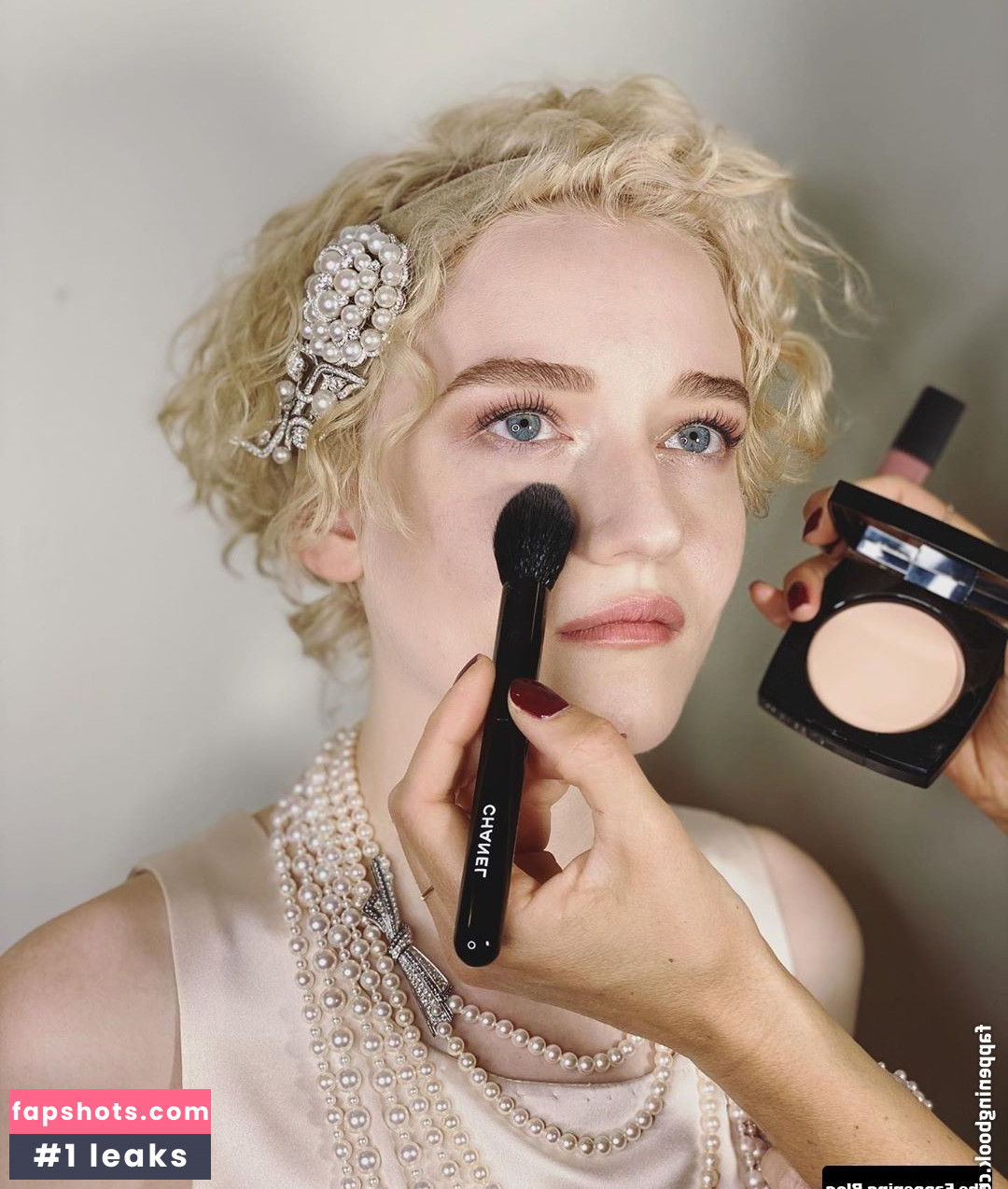 Julia Garner Fuite de Nus Photo #200 - Fapshots