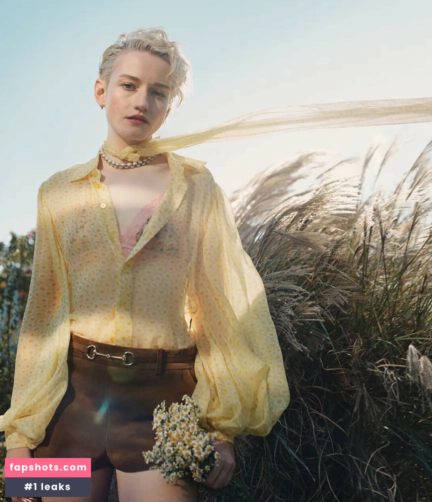 Julia Garner Nude Leaks OnlyFans Photos #12 - LeakJerk