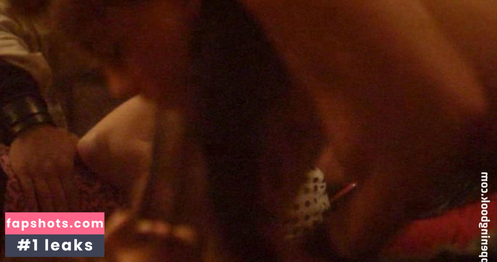 Julia Garro gallery photo #3