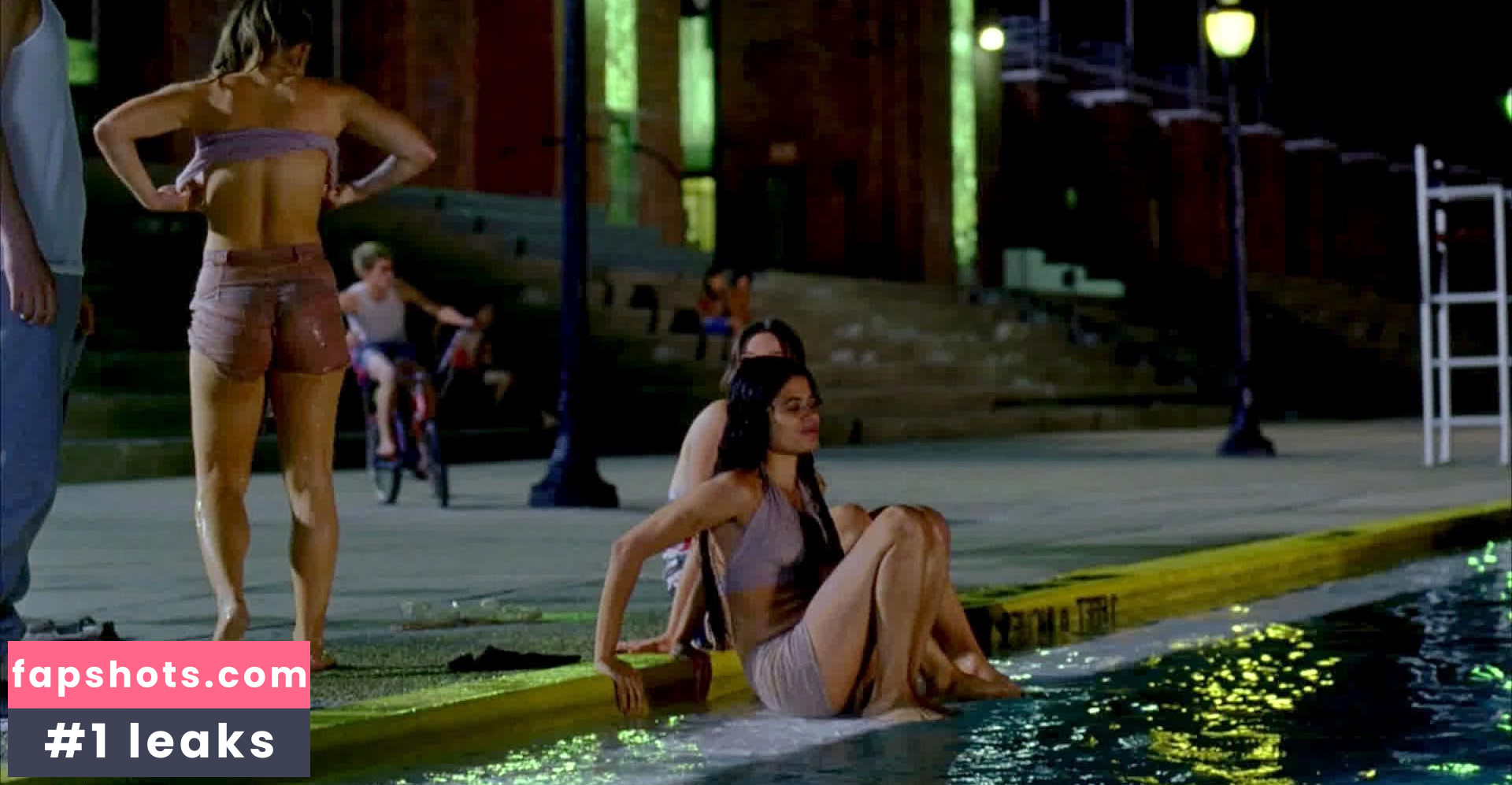 Julia Garro gallery photo #4