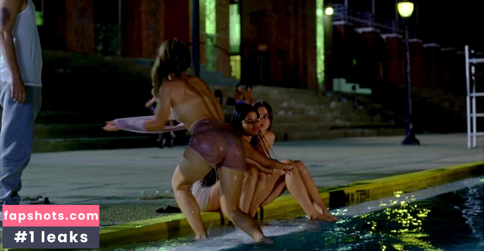 Julia Garro gallery photo #5