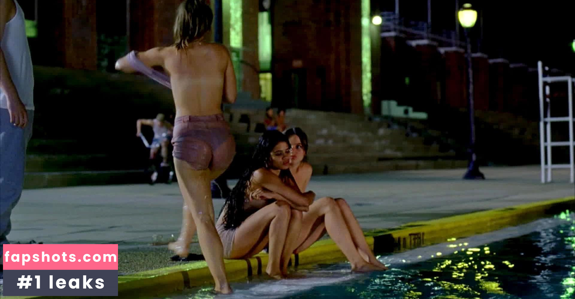 Julia Garro gallery photo #6