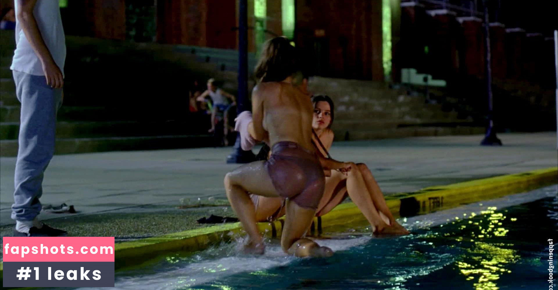 Julia Garro gallery photo #7