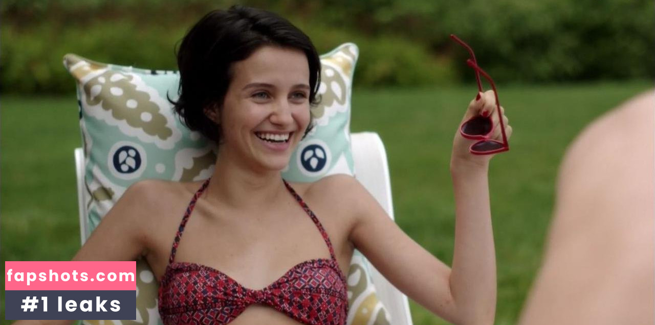 Julia Goldani Telles gallery photo #4