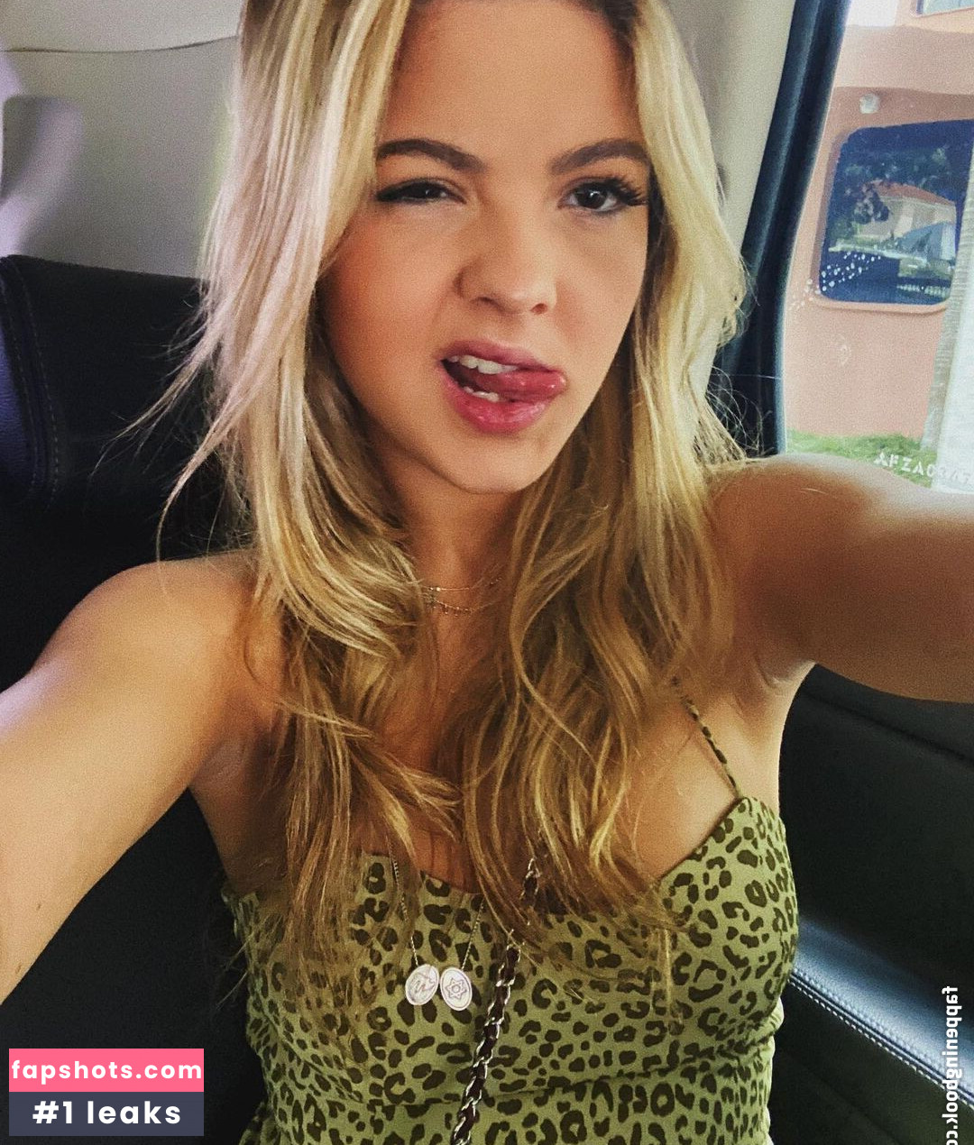 Julia Gomes gallery photo #9