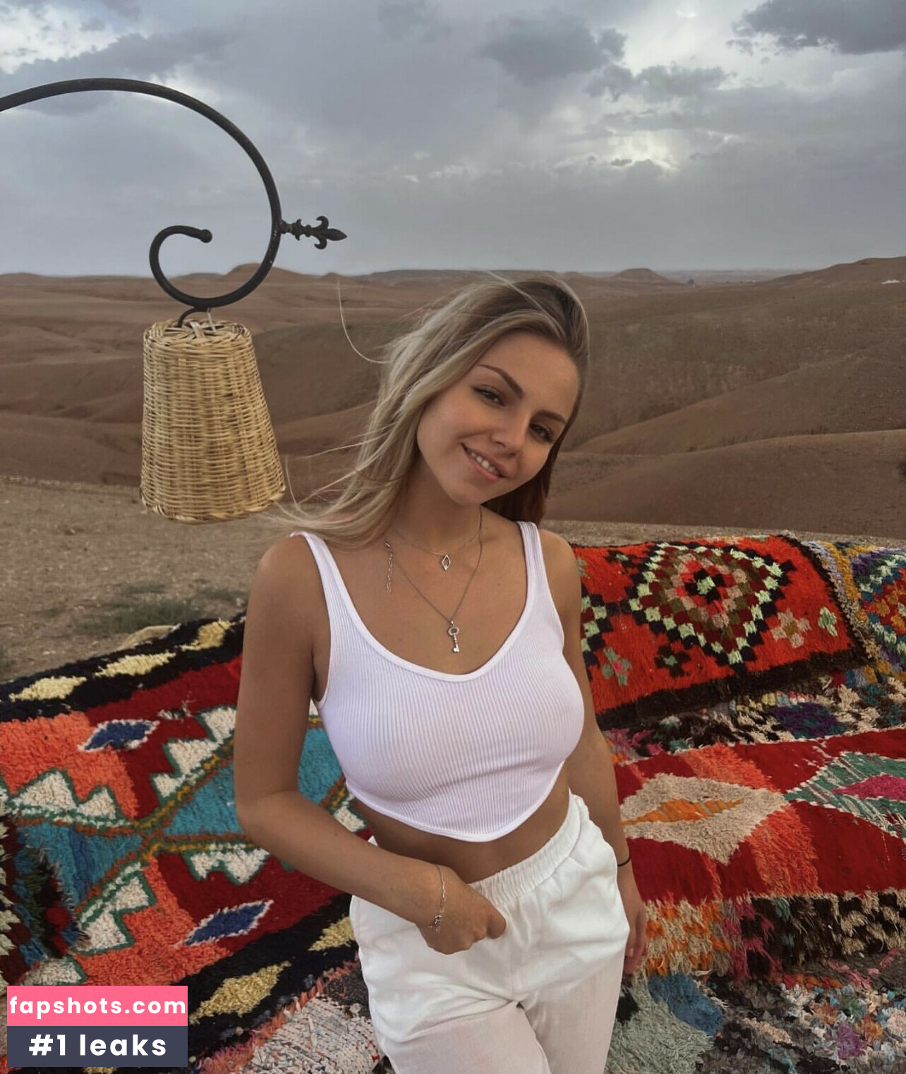 Julia Haller gallery photo #20