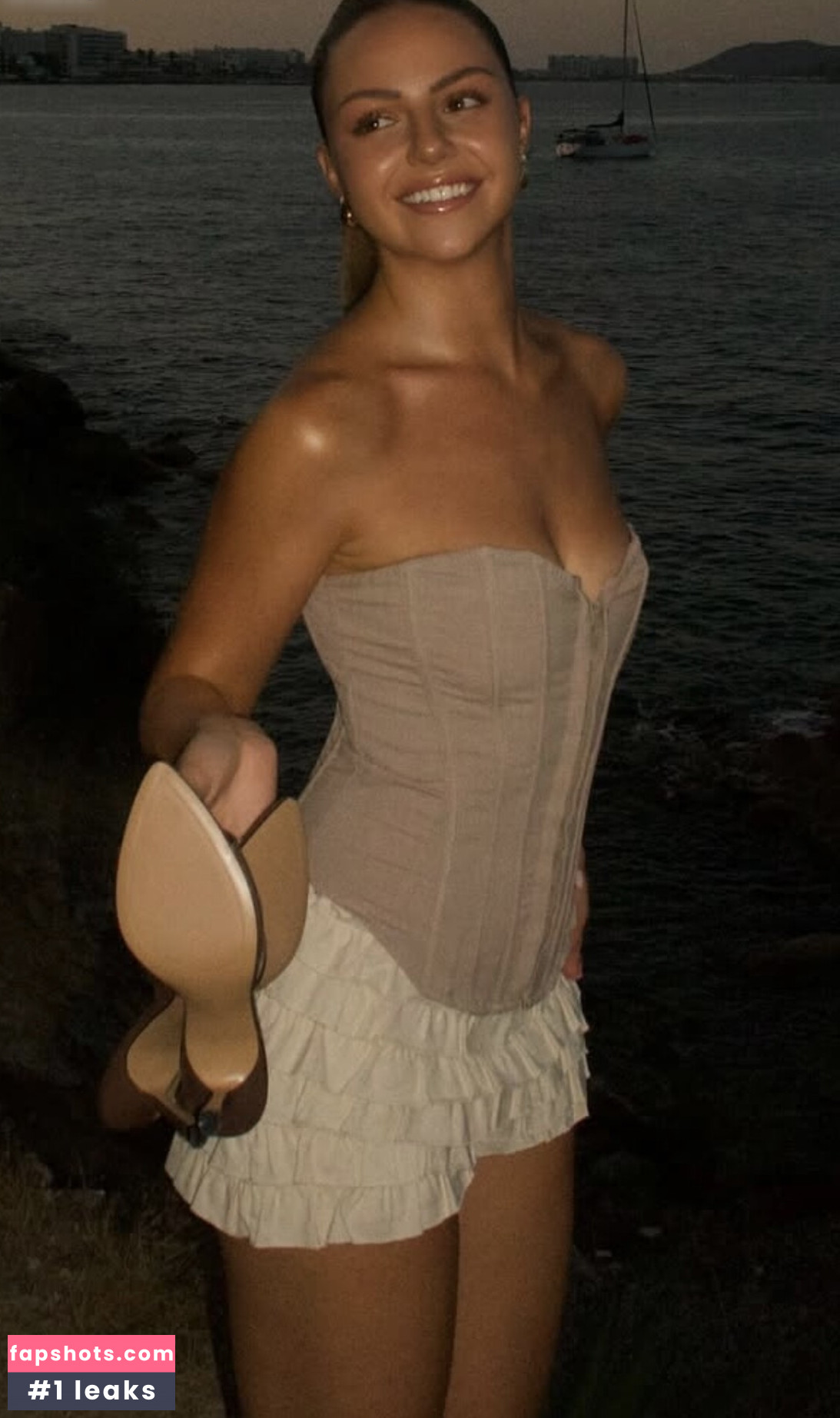 Julia Haller gallery photo #4