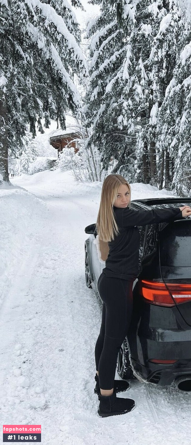 Julia Haller gallery photo #9