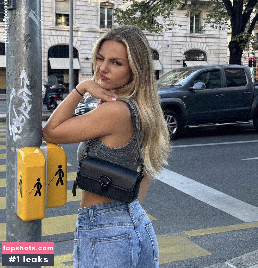 Julia Haller gallery photo #10