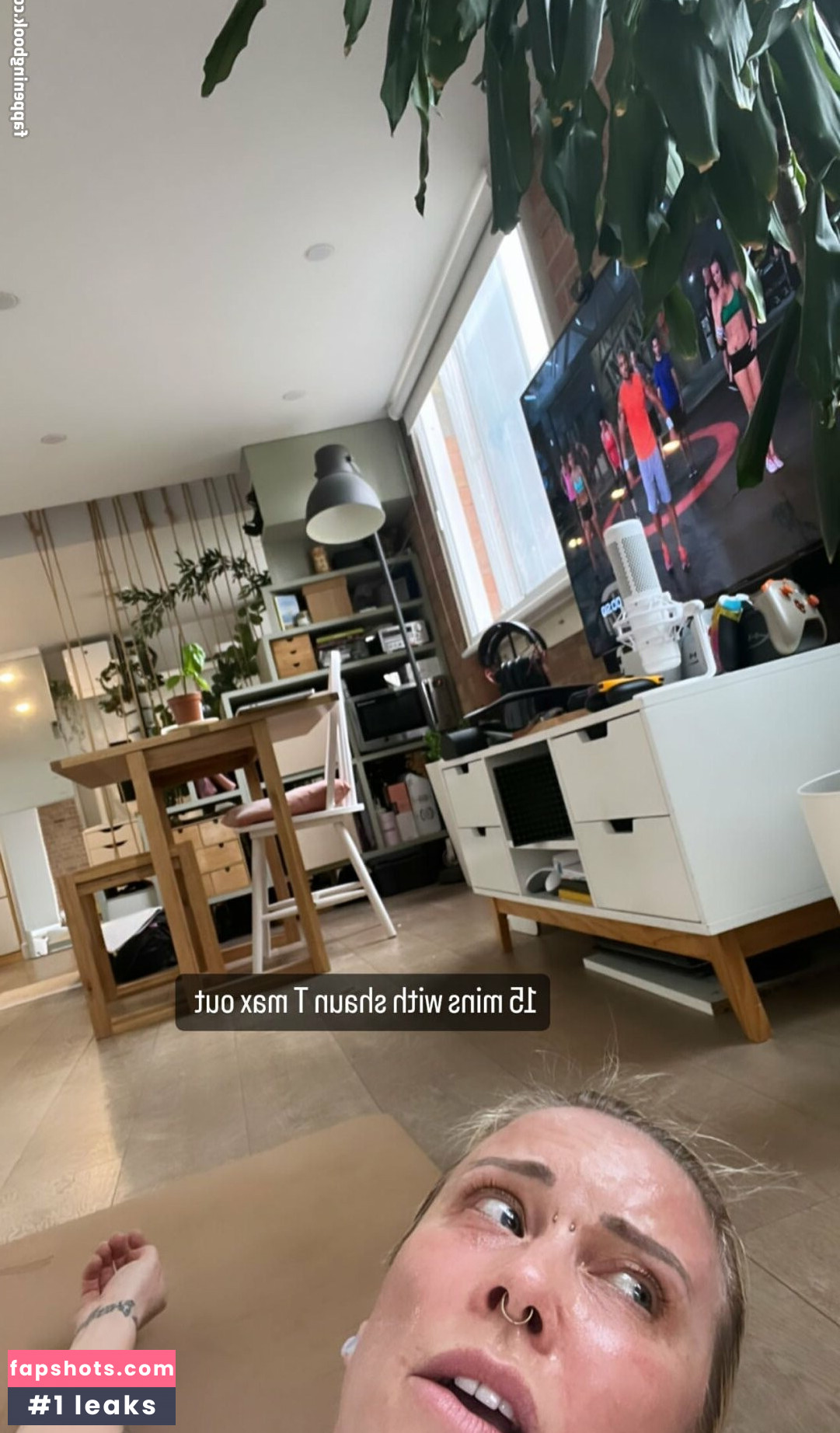 Julia Hardy gallery photo #12