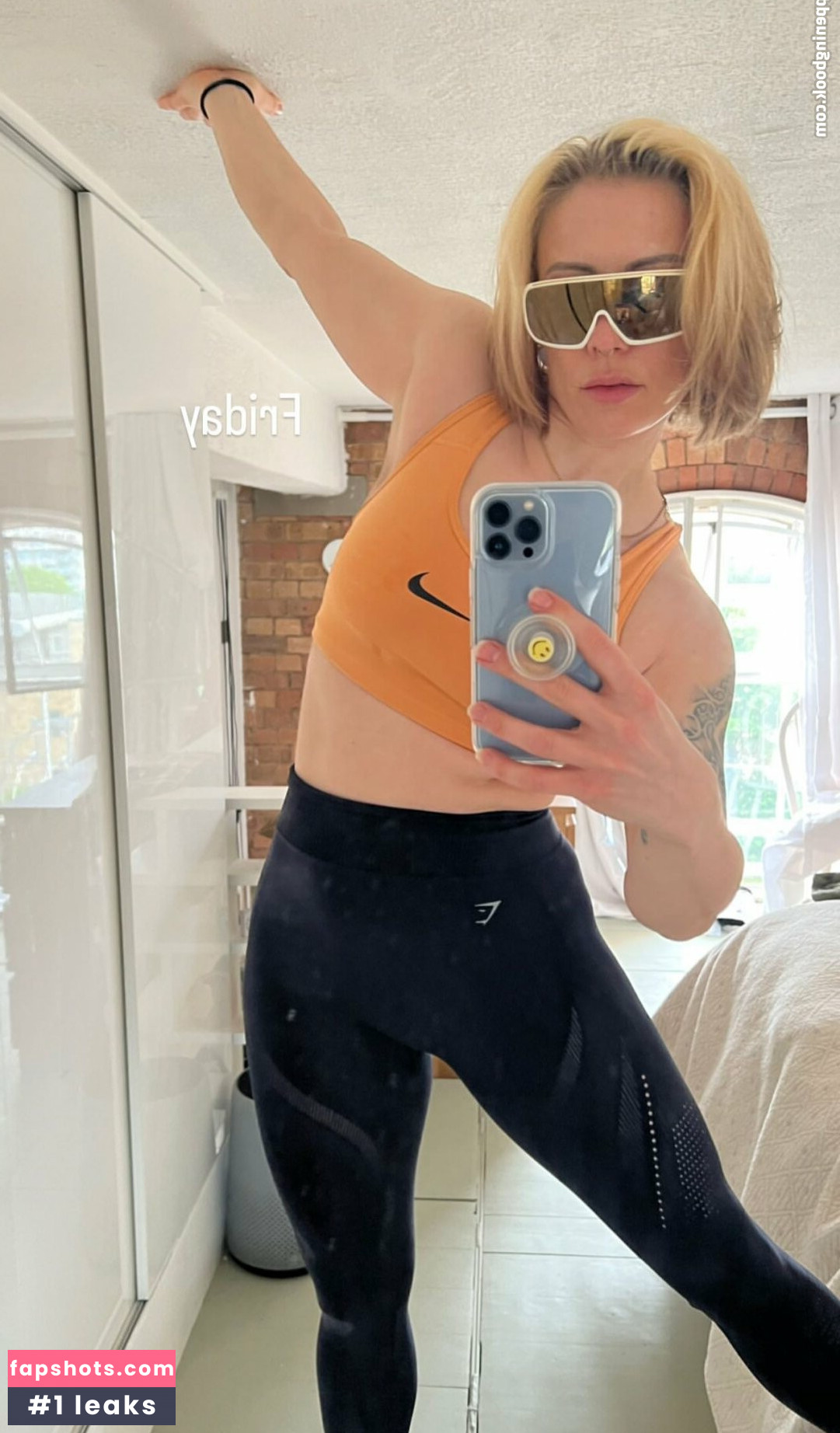 Julia Hardy gallery photo #9