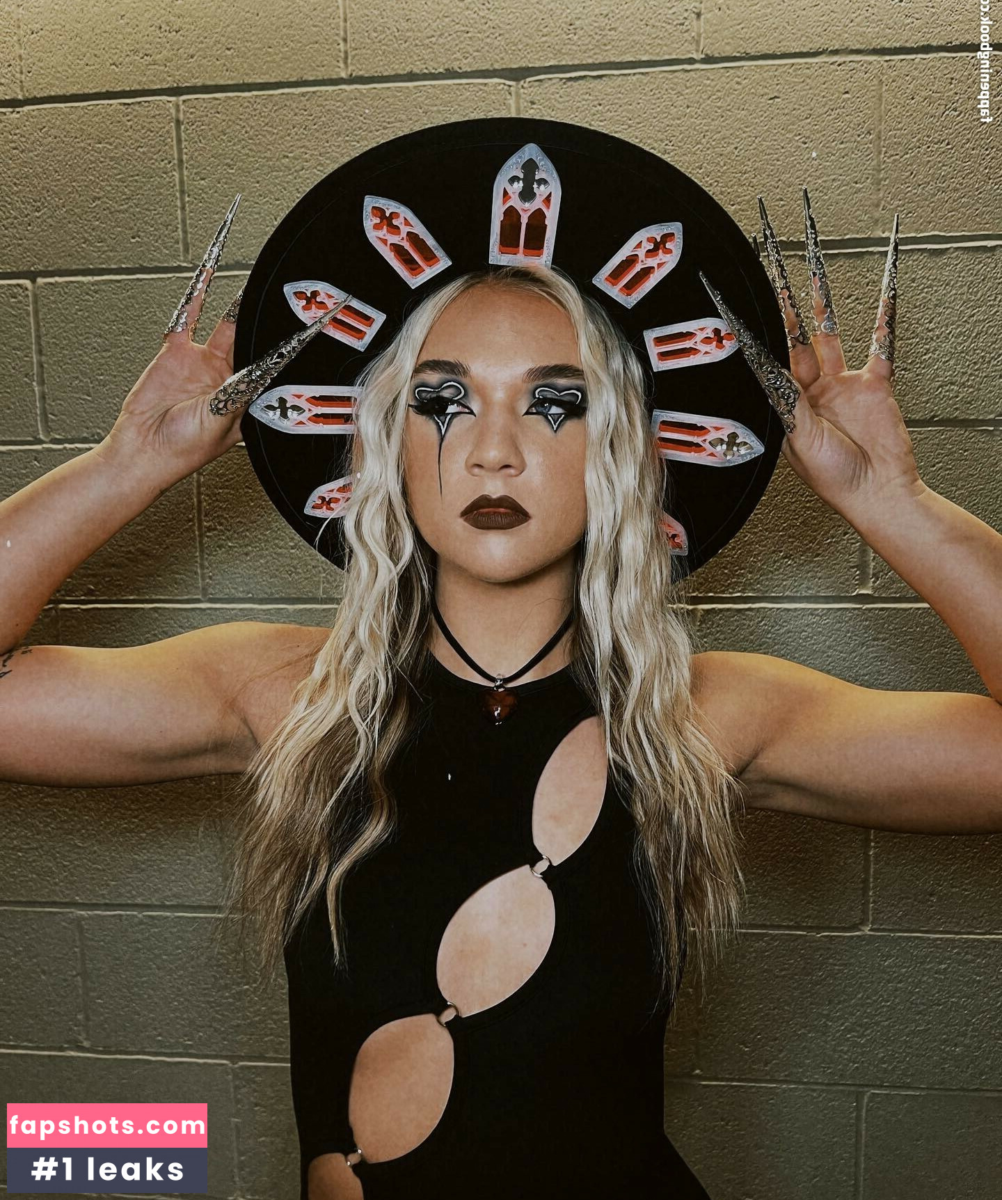 Julia Hart gallery photo #37