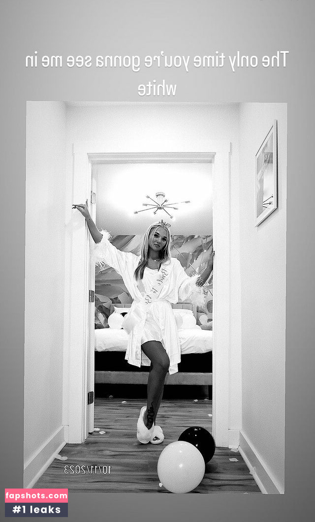 Julia Hart gallery photo #9